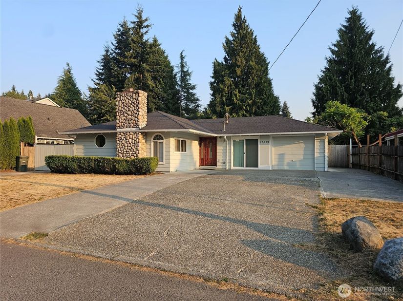 15619 NE 1st Place, Bellevue WA 98008
