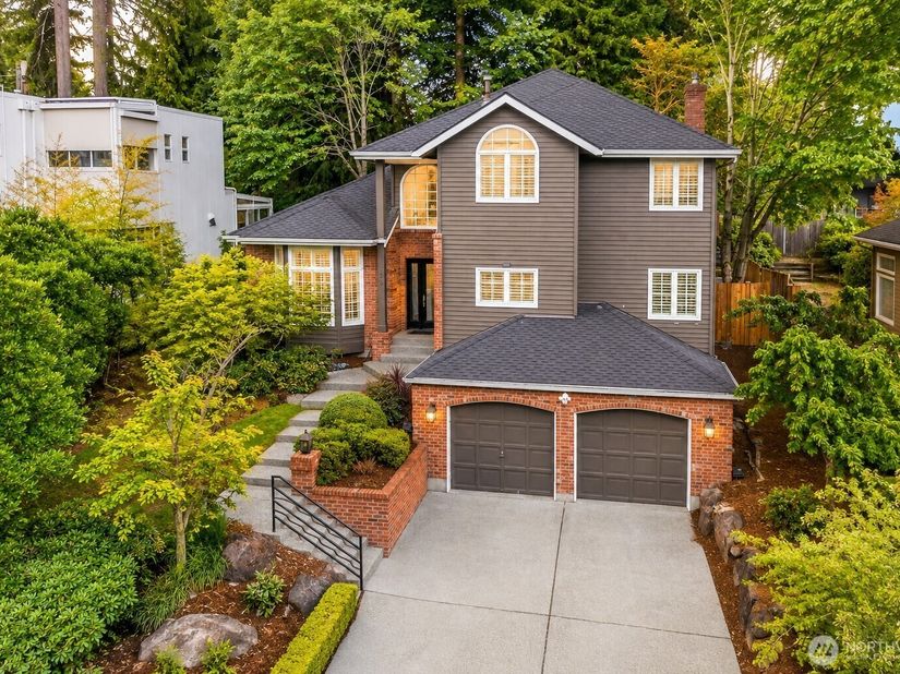 1010 106th Avenue SE, Bellevue WA 98004