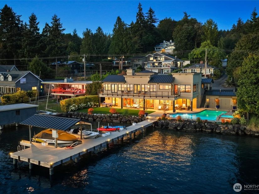 12705 Holmes Point Drive NE, Kirkland WA 98034