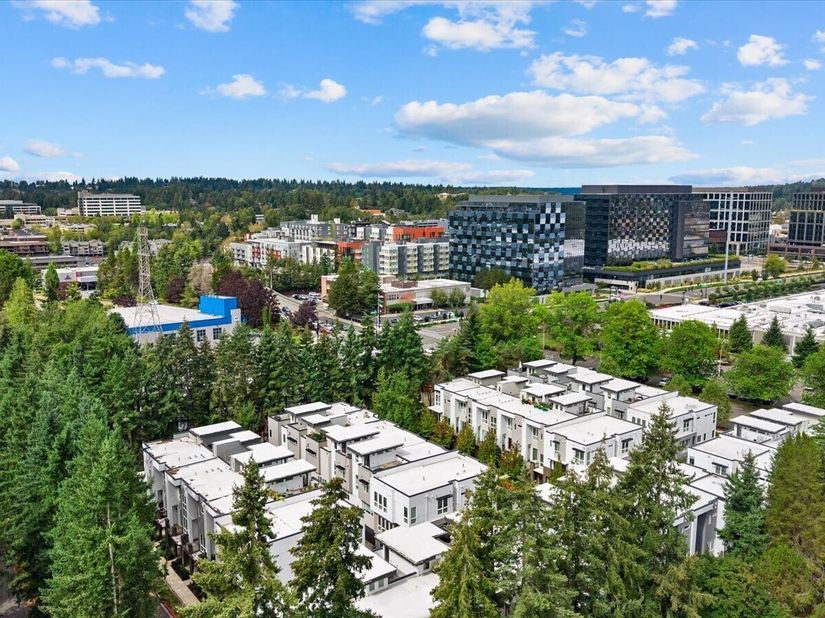 1022 124TH Court NE E4, Bellevue WA 98005
