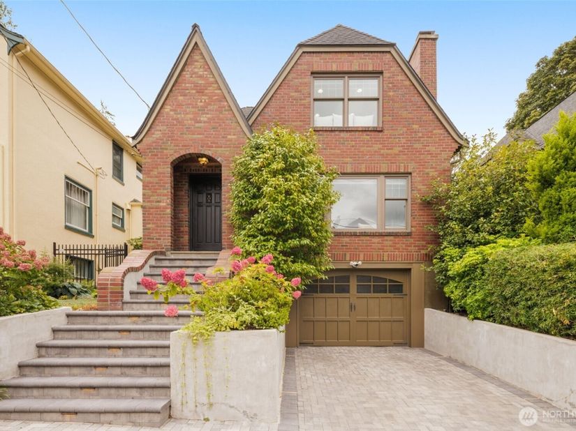 319 Smith Place, Seattle WA 98109
