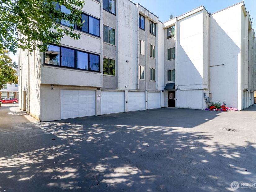 132 N 132nd Street 204, Seattle WA 98133
