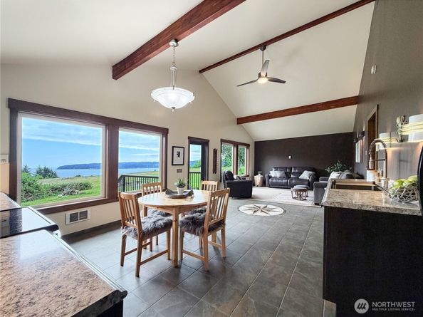 17 B Whidbey Island Drive, Hat Island WA 98206