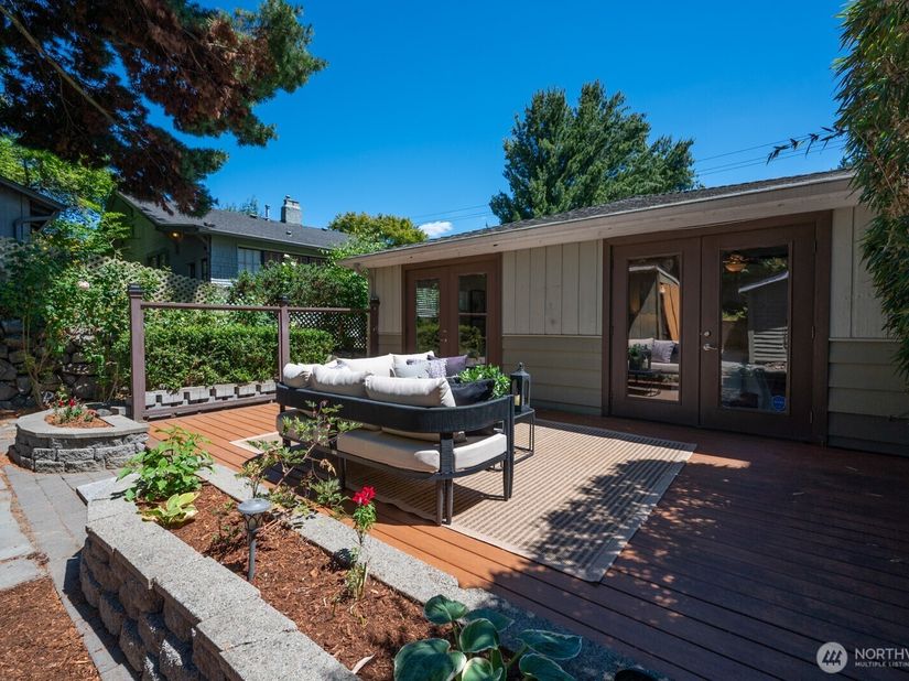 9515 Linden Avenue N, Seattle WA 98103
