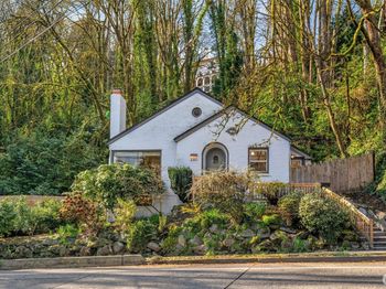 2301 Delmar Drive E
