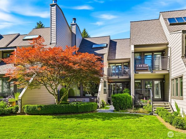 10327 NE 19th Place, Bellevue WA 98004