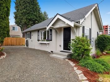 206 Hewitt Avenue