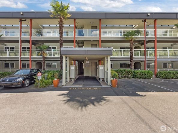 701 122nd Avenue NE 205, Bellevue WA 98005