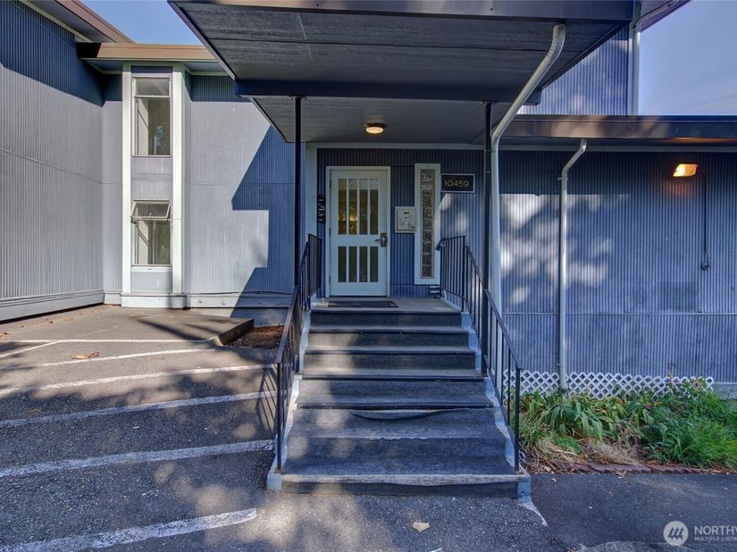 10459 Des Moines Memorial Drive S 305, Seattle WA 98168