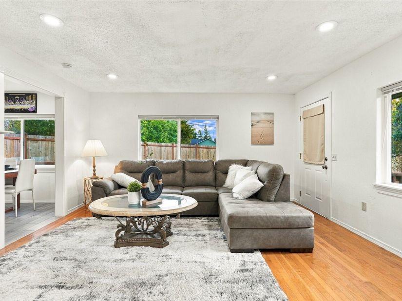 7660 S 126th Street, Seattle WA 98178