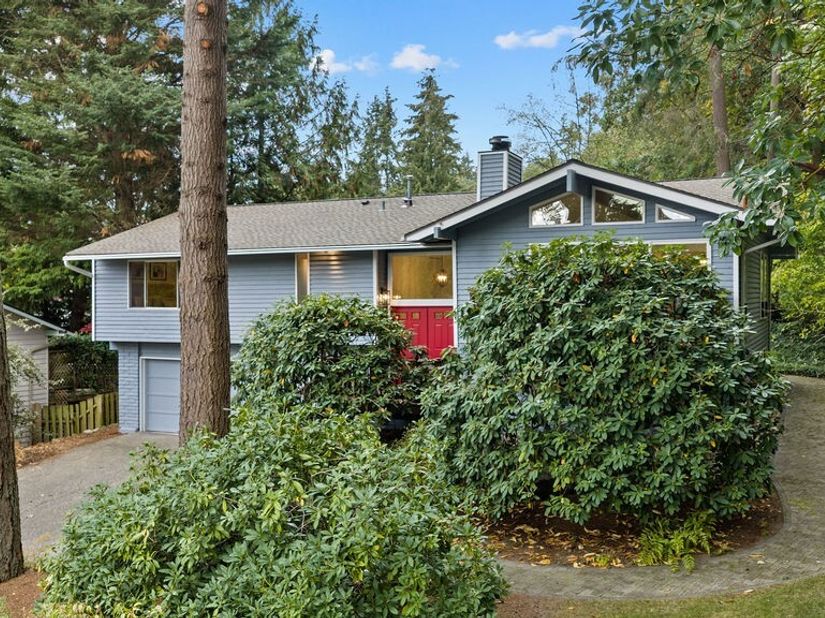 6504 119th Avenue SE, Bellevue WA 98006