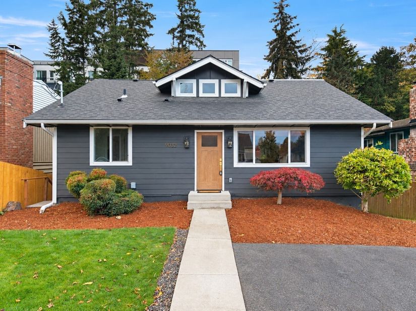 9032 Palatine Avenue N, Seattle WA 98103