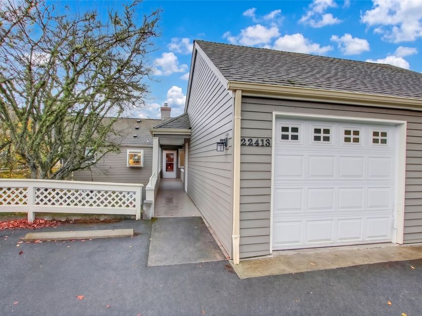 22413 SE 42nd Terrace 2194, Issaquah WA 98029