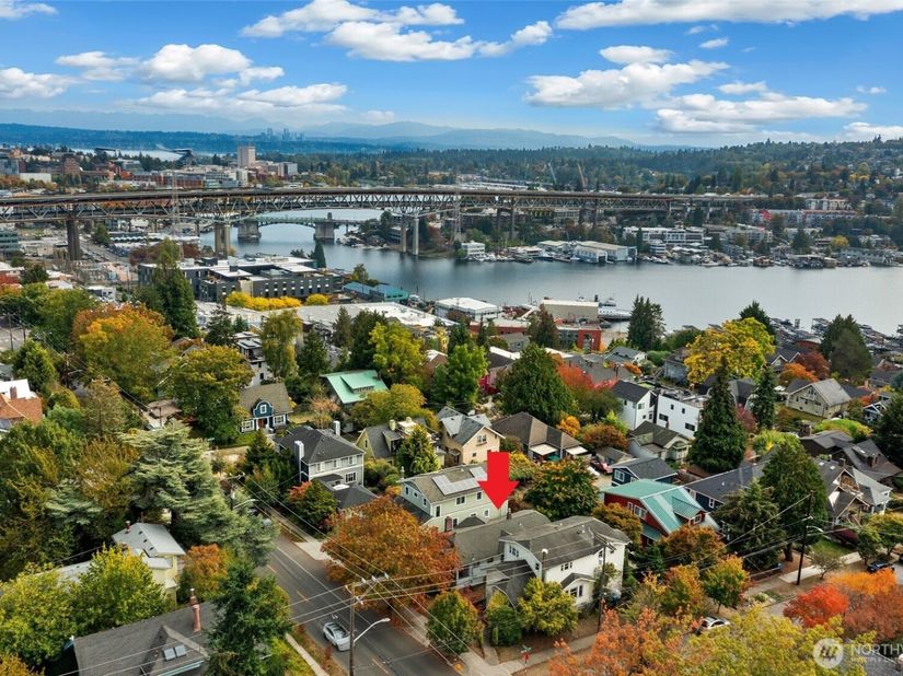 2405 N 40th Street, Seattle WA 98103