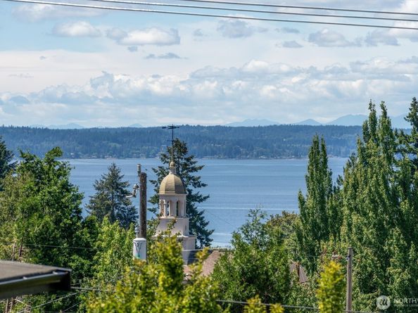 7016 California Avenue SW E, Seattle WA 98136