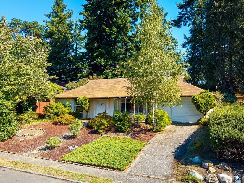 15326 Stone Ave N, Shoreline WA 98133