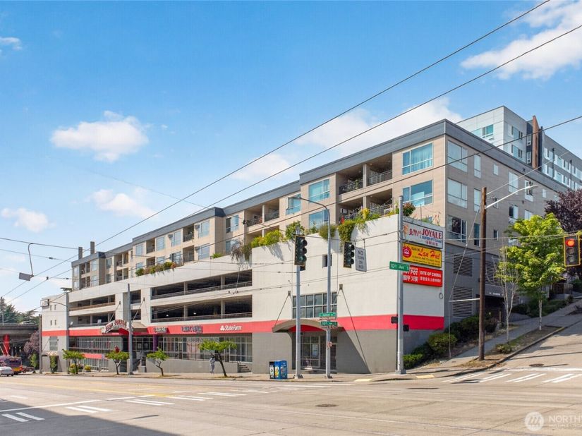 321 10th Avenue S 710, Seattle WA 98104