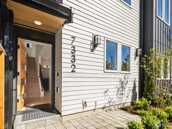 7332 25th Avenue NW, Seattle WA 98117