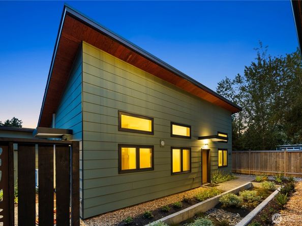 8623 30th Avenue SW, Seattle WA 98126