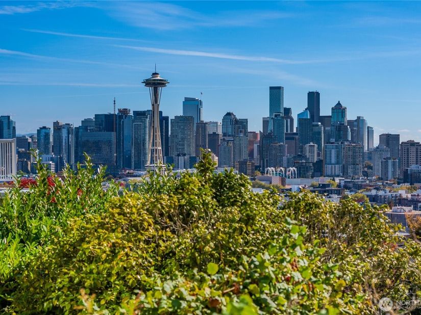 604 W Kinnear Place, Seattle WA 98119