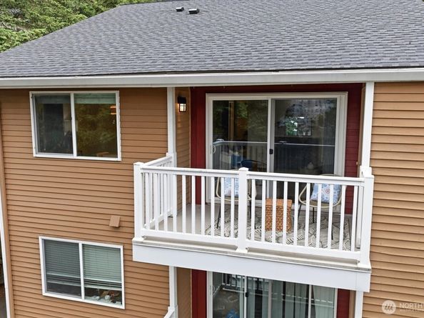 8642 164th Avenue NE B204, Redmond WA 98052