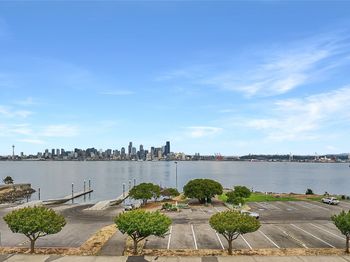 1301 Harbor Ave SW