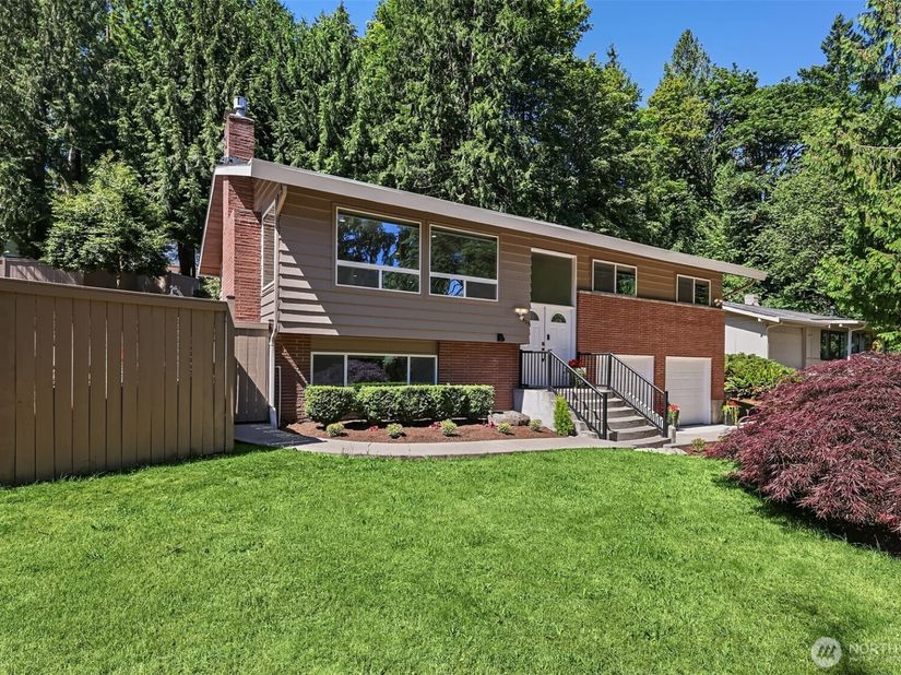 525 Mount Everest Lane SW, Issaquah WA 98027