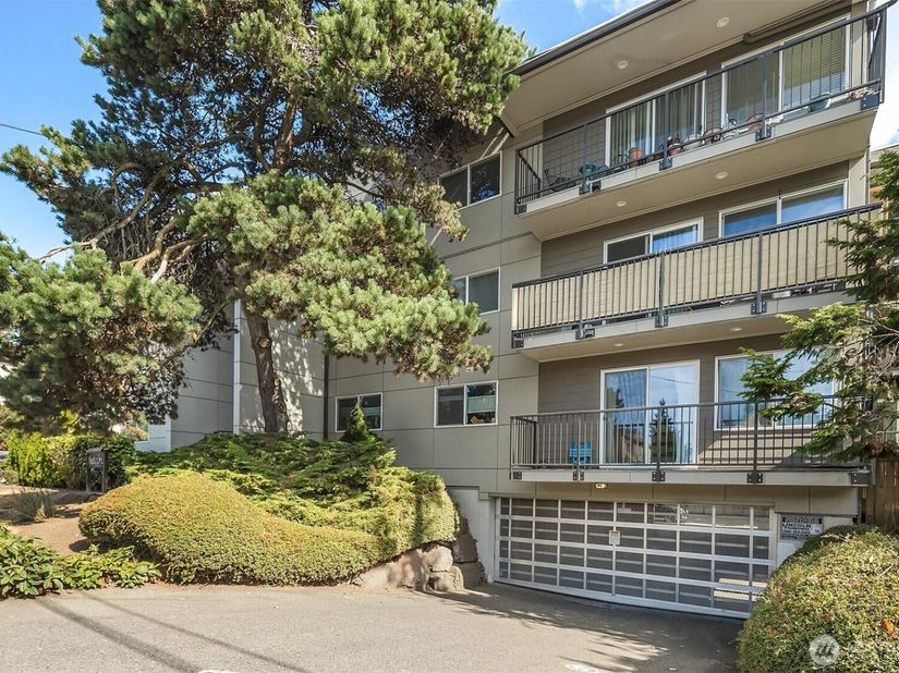 11556 Greenwood Avenue N 102, Seattle WA 98133