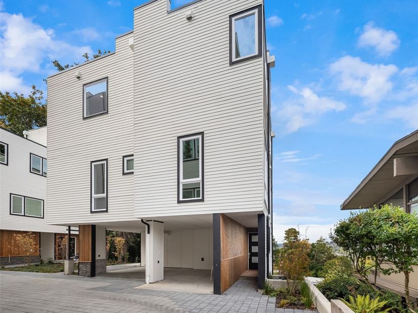530 W Barrett Street, Seattle WA 98119