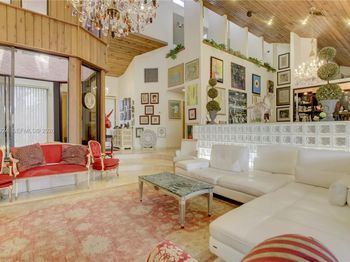 913 Diplomat Parkway