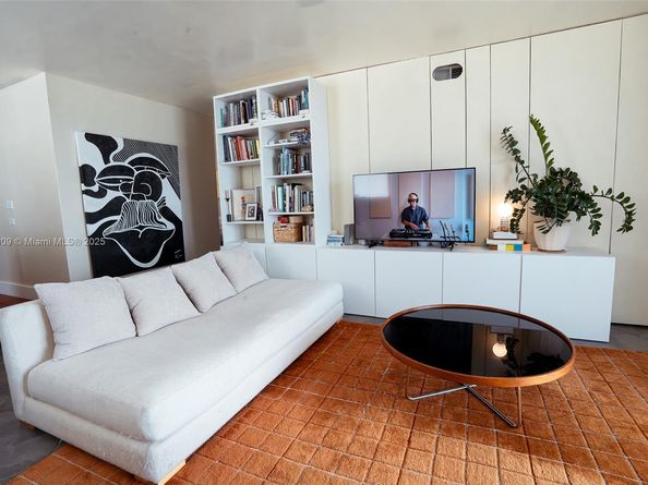 1801 S Treasure Dr 526, North Bay Village FL 33141