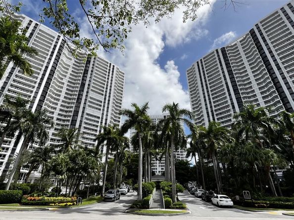 21150 Point Pl 1202, Aventura FL 33180