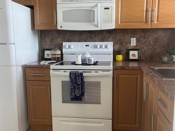 8345 Sunrise Lakes Blvd 309, Sunrise FL 33322