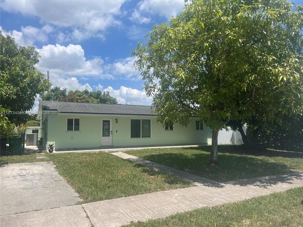 10315 SW 152nd Ter, Miami FL 33157