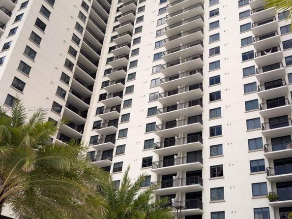 999 SW 1st Ave 1611, Miami FL 33130