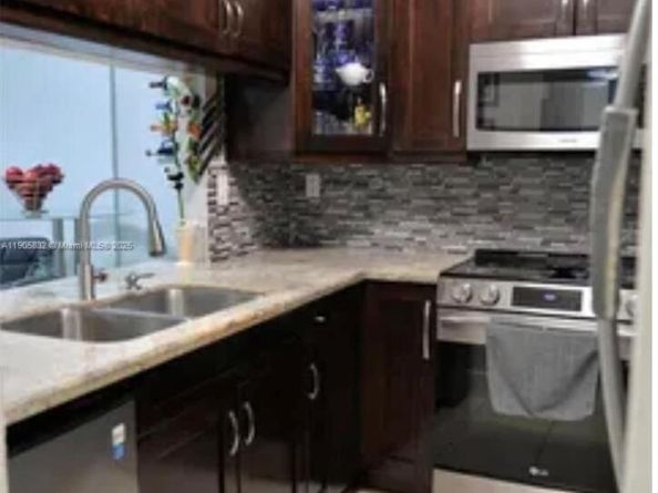 10900 SW 104th St 314, Miami FL 33176