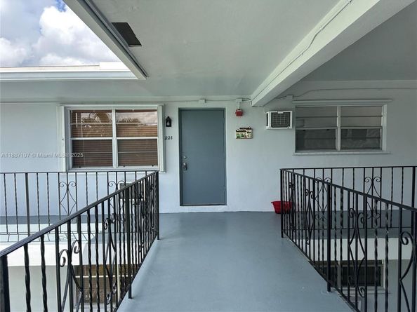 Undisclosed Address #A11887107, Pembroke Pines FL 33024