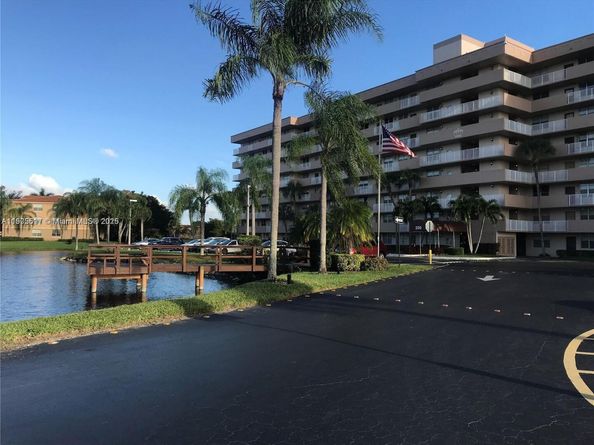 250 Jacaranda Dr 402, Plantation FL 33324