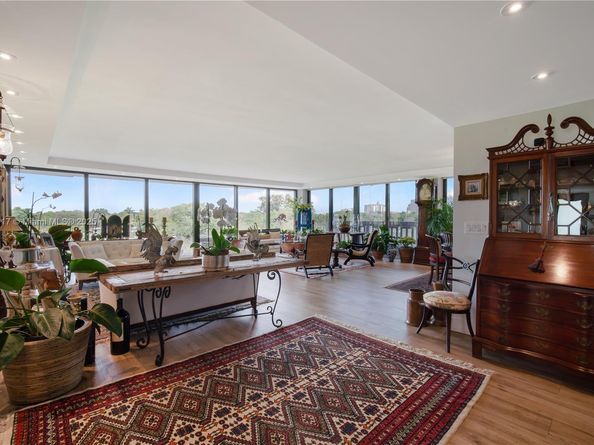 700 Coral Way 4, Coral Gables FL 33134