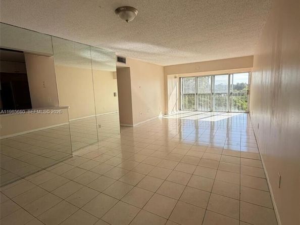 9180 Fontainebleau Blvd 401, Miami FL 33172