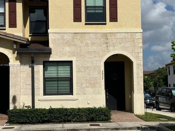 3337 W 105th Ter, Hialeah FL 33018
