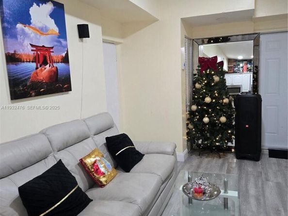 6108 SW 39th St, Miramar FL 33023