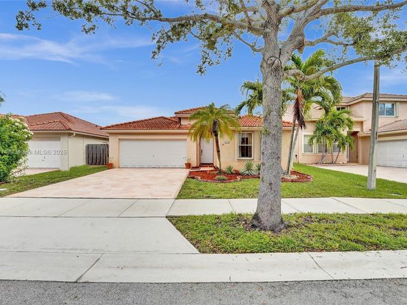 14125 S Cypress Cove Cir, Davie FL 33325