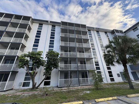 16950 W Dixie Hwy 127, North Miami Beach FL 33160
