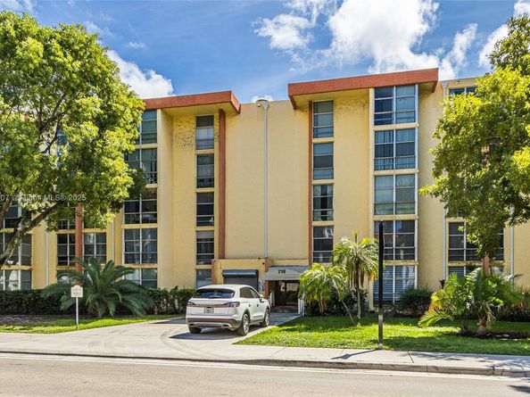 210 172nd St 432, Sunny Isles Beach FL 33160