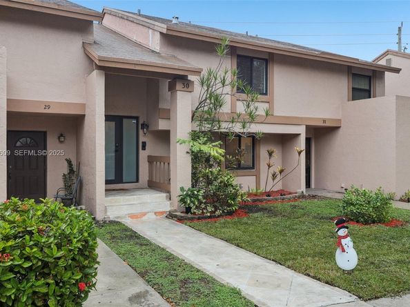 30 Chestnut Cir, Cooper City FL 33026