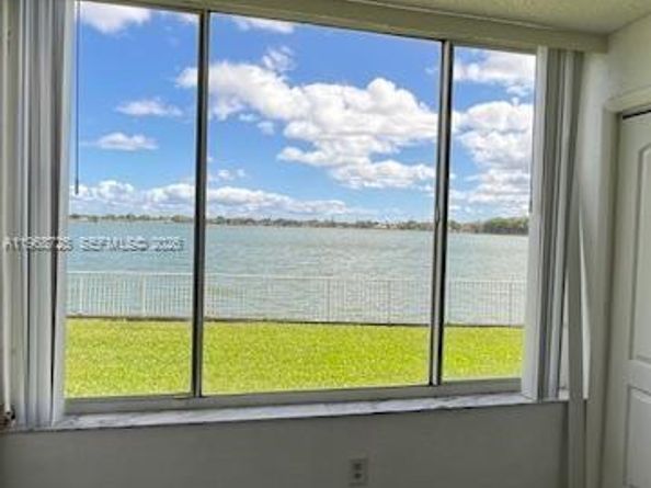 2811 N Oakland Forest Dr 104, Oakland Park FL 33309