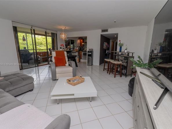 665 NE 195th St 419, Miami FL 33179