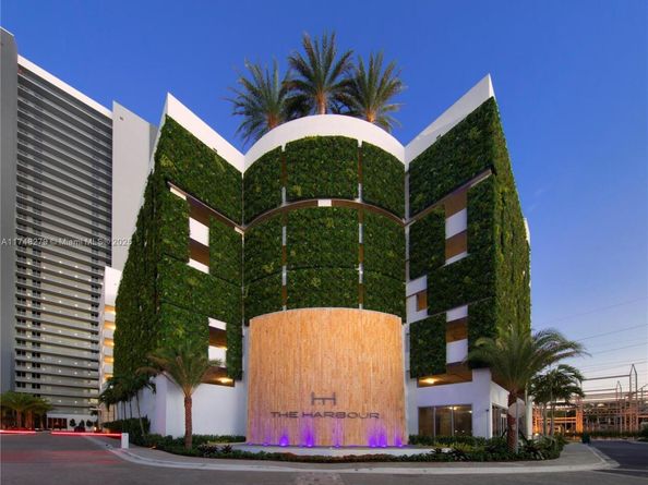 16385 Biscayne Blvd 1221, North Miami Beach FL 33160