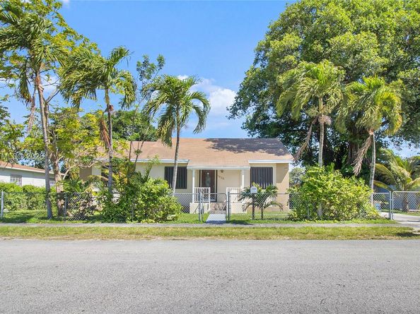 1925 NW 49th St, Miami FL 33142